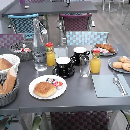 L'envers Du Castille Hotel